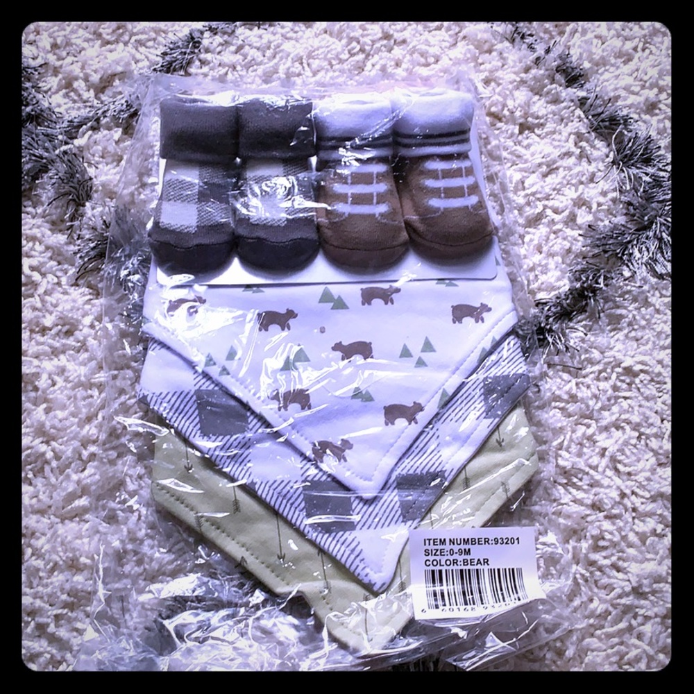 5 piece bib and sock set